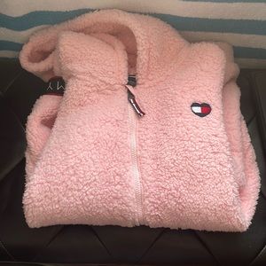 Hey! I am selling this pink fluffy Tommy Hilfiger sweater
